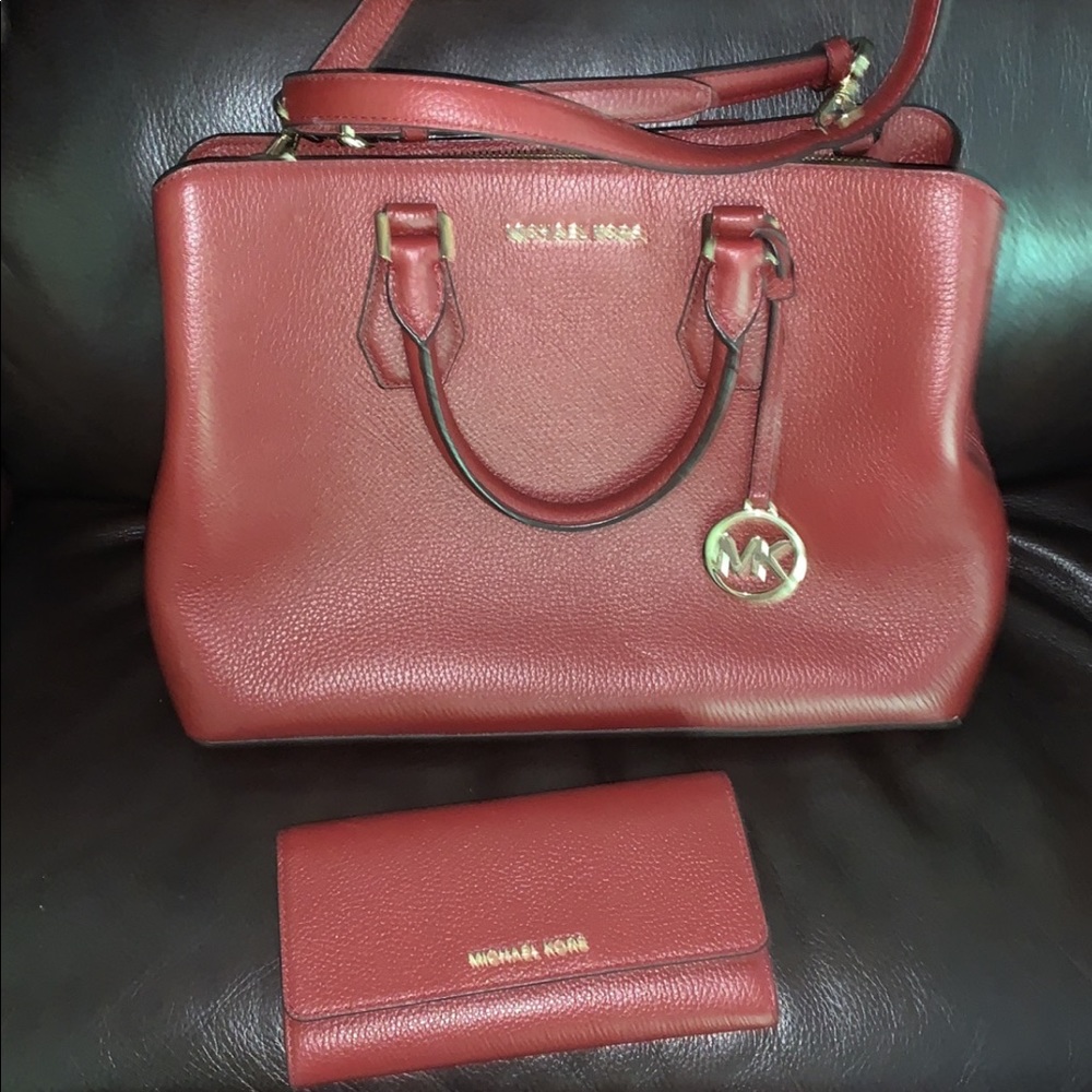Like new Michael Kors purse and wallet